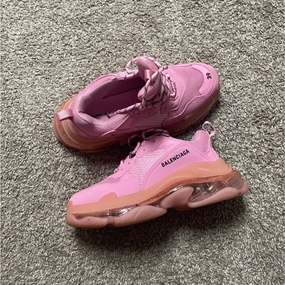 Balenciaga women’s pink triple s
